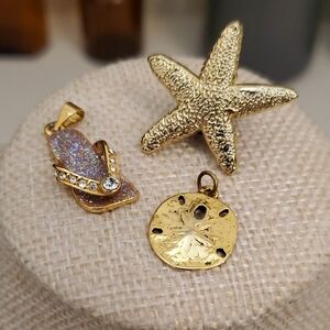 Rhinestone Glitter Flip Flop and Sand Dollar Pendant Set